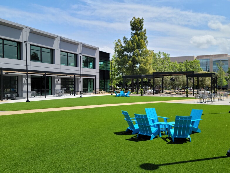 515 N Whisman Rd, Mountain View, CA à louer - Photo du bâtiment - Image 2 de 7