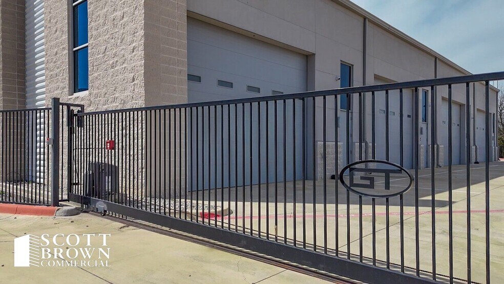 1725 N Hwy 377, Roanoke, TX à louer - Photo du bâtiment - Image 3 de 14