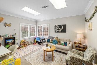 555 Sun Valley Dr, Roswell, GA à louer Photo intérieure- Image 1 de 3