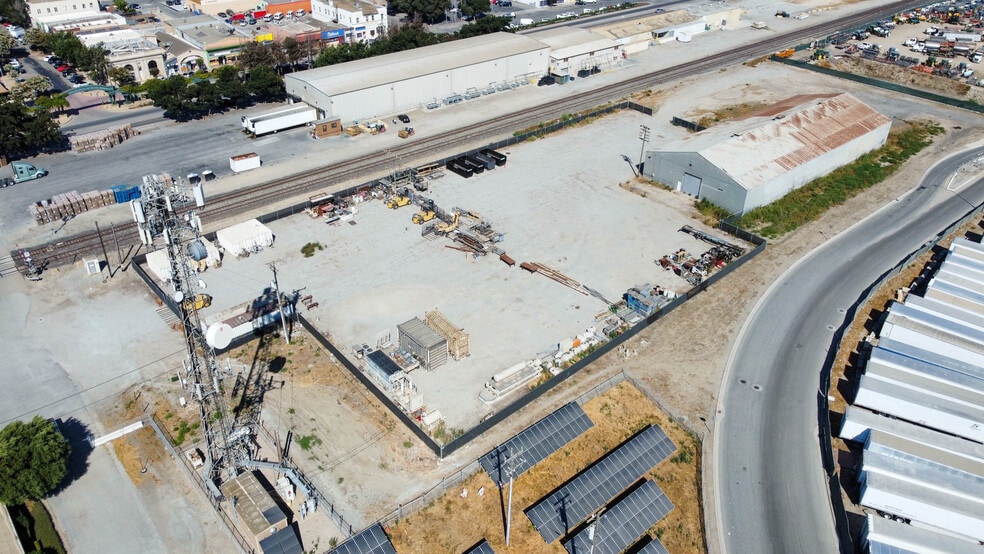 108 Alpine Dr, Gonzales, CA à vendre - Photo du bâtiment - Image 3 de 12