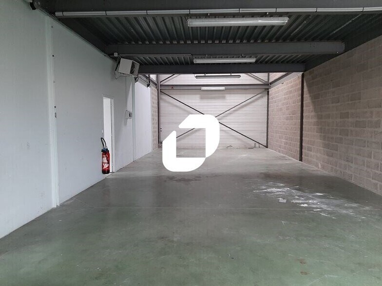Flex in Les Essarts-le-Roi for sale - Interior Photo - Image 3 of 22