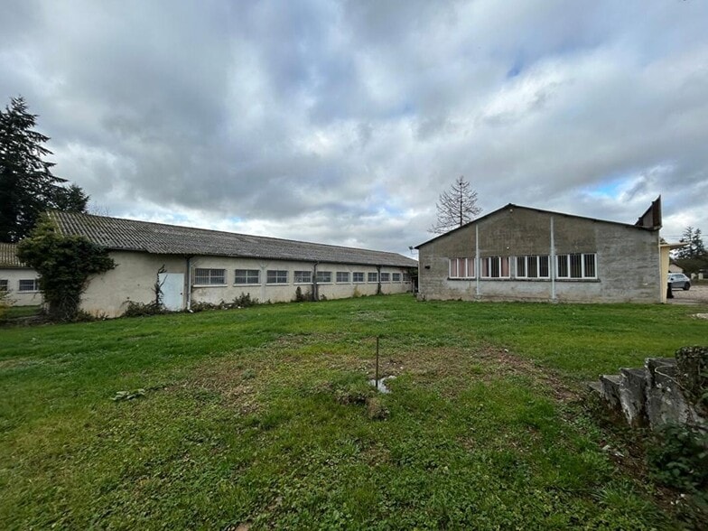 Flex in Nexon for sale - Building Photo - Image 1 of 13