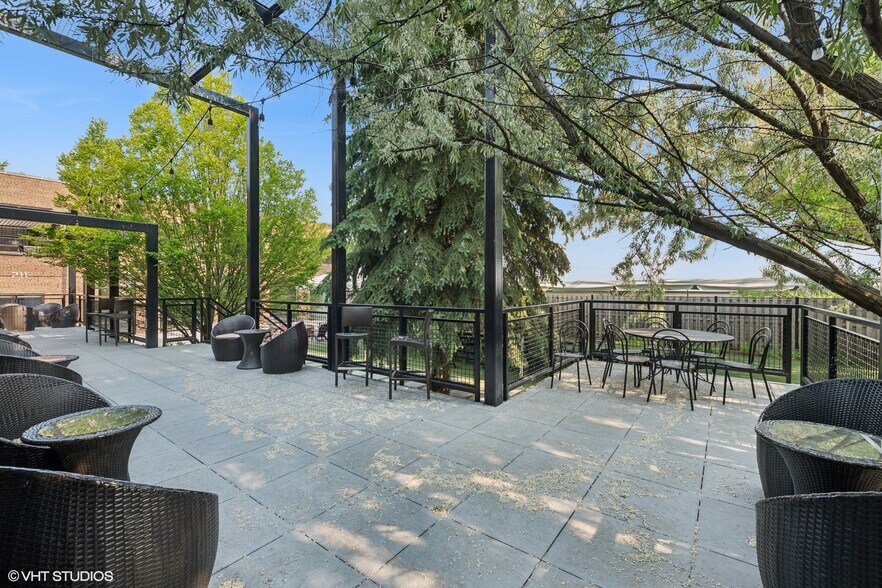 201 S. Ashland Ave. Ave, Chicago, IL à vendre - Photo du bâtiment - Image 3 de 41