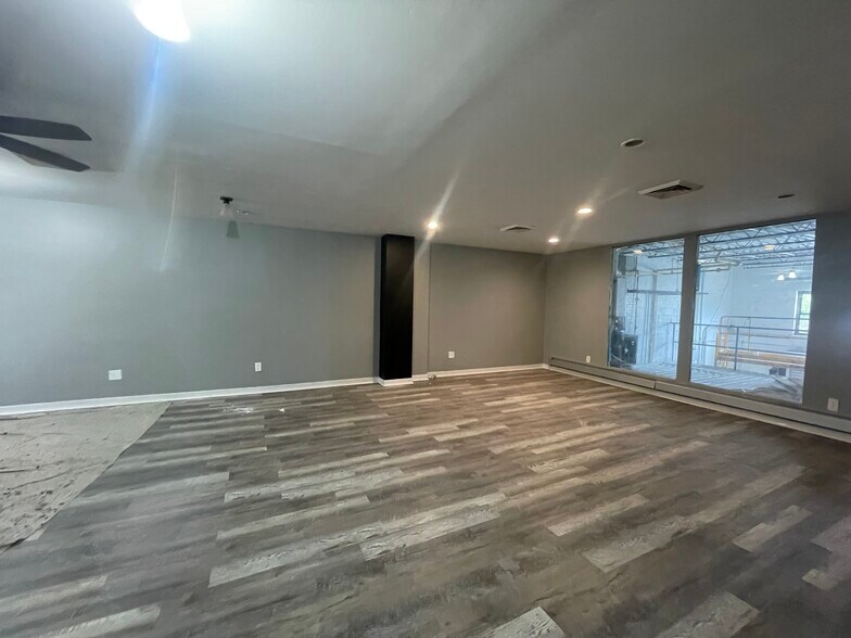 5923 55th St, Maspeth, NY à louer - Photo du bâtiment - Image 3 de 8