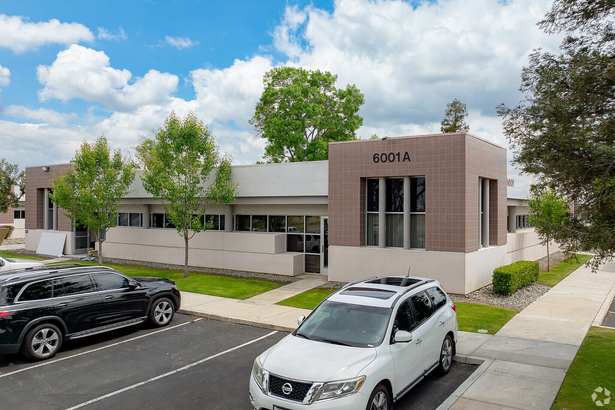 6001 Truxtun Ave, Bakersfield, CA for sale Primary Photo- Image 1 of 27
