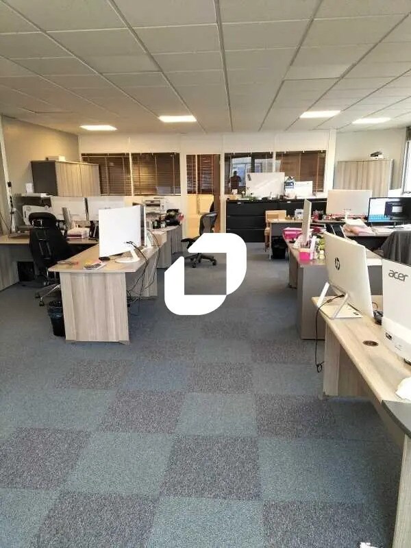 Office in Nanterre for lease Interior Photo- Image 1 of 9