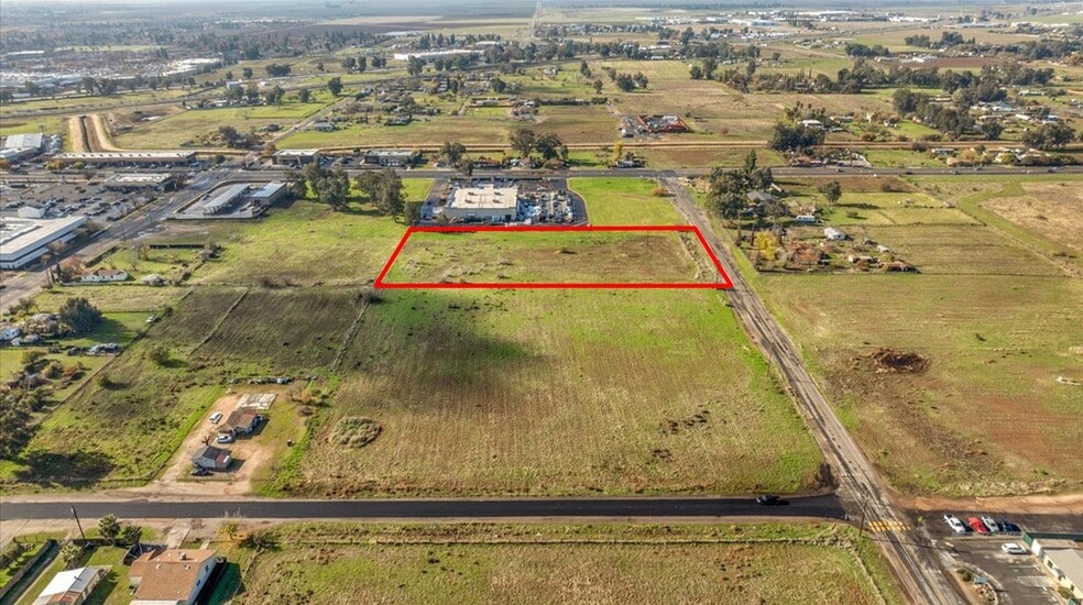 1570 Country Club Dr, Madera, CA à vendre - Photo du bâtiment - Image 3 de 4
