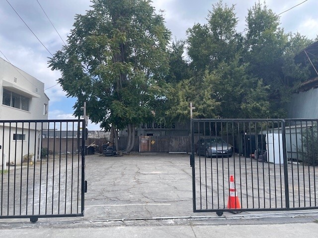 5708 & 5678 Cherry Avenue, Long Beach portfolio of 2 properties for sale on LoopNet.ca - Building Photo - Image 2 of 6