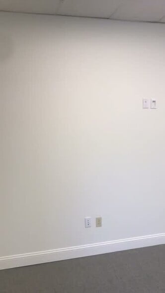 600 Pleasant St, Watertown, MA à louer - Vidéo sur l’inscription commerciale - Image 2 de 13