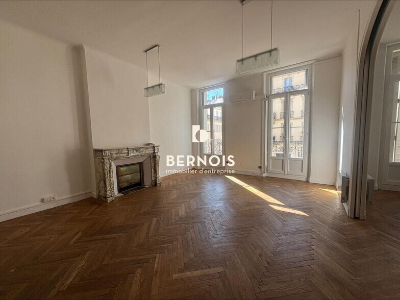 Office in Toulon for lease - Interior Photo - Image 3 of 6