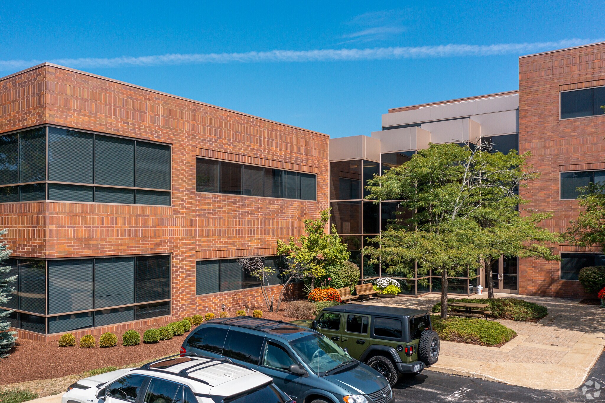 30575 Bainbridge Rd, Solon, OH à louer Photo du bâtiment- Image 1 de 15