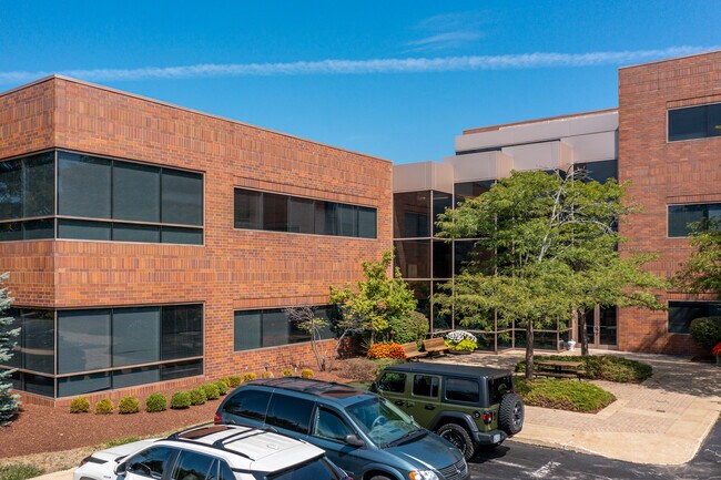 Plus de détails pour 30575 Bainbridge Rd, Solon, OH - Coworking à louer