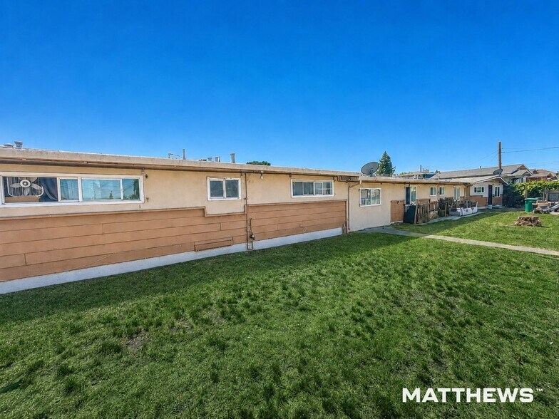 548 105th Ave, Oakland, CA à vendre - Photo du bâtiment - Image 1 de 3
