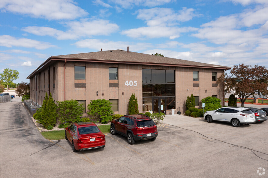 405 N Calhoun Rd, Brookfield, WI for lease - Building Photo - Image 1 of 5