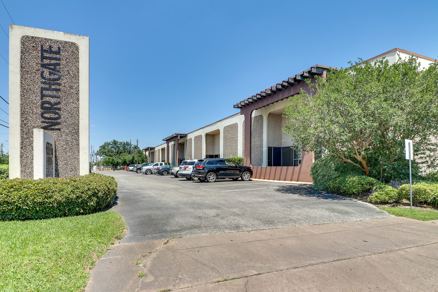 1349-1365 E 40th St, Houston, TX for lease - Building Photo - Image 1 of 6