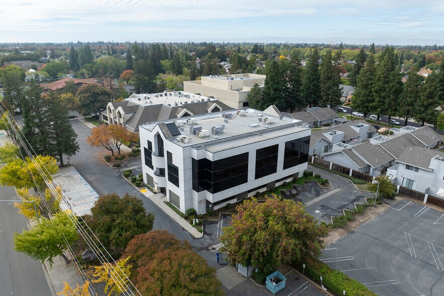 1501 Oakdale Rd, Modesto, CA à louer - Photo du bâtiment - Image 3 de 6