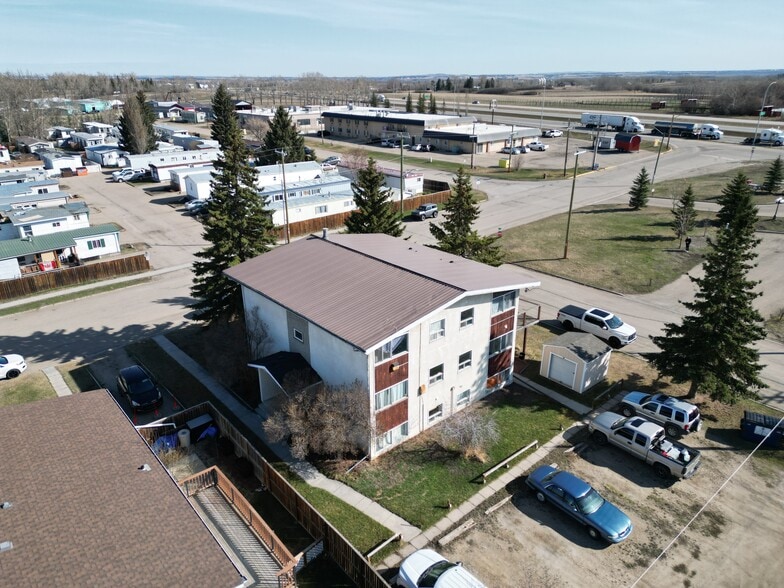 2337 20 Av, Bowden, AB for sale - Building Photo - Image 1 of 1