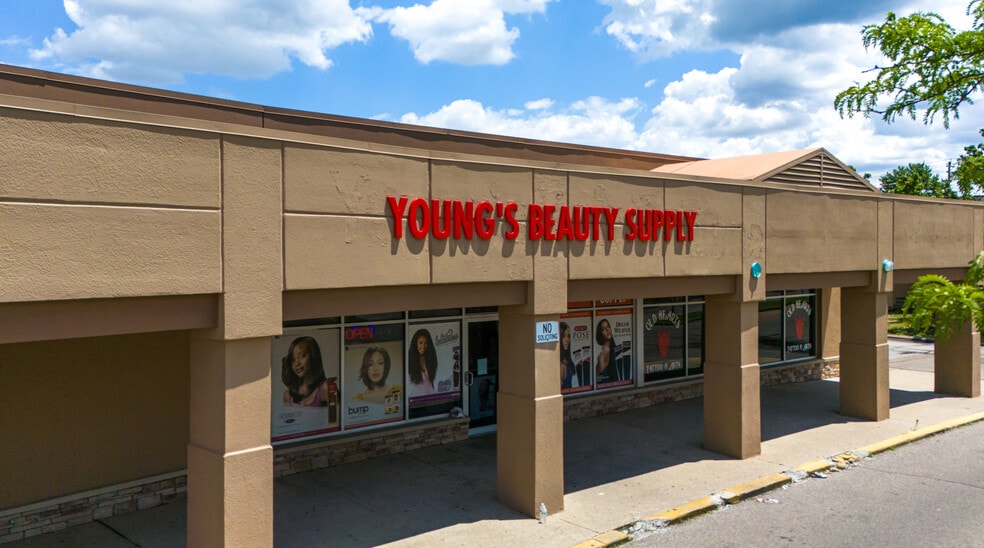 1102-1192 W Kemper Rd, Cincinnati, OH for lease - Building Photo - Image 3 of 22