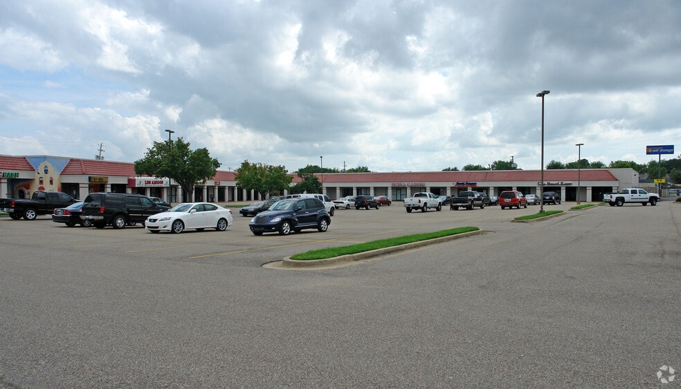 2801 Vaughn Plaza Rd, Montgomery, AL for lease - Primary Photo - Image 1 of 5