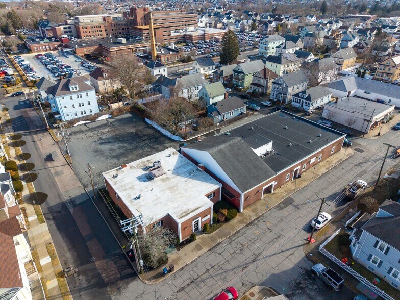 52-54, 60 Brigham St, New Bedford, MA portefeuille de 3 propriétés à vendre sur LoopNet.ca - Photo du bâtiment - Image 2 de 32