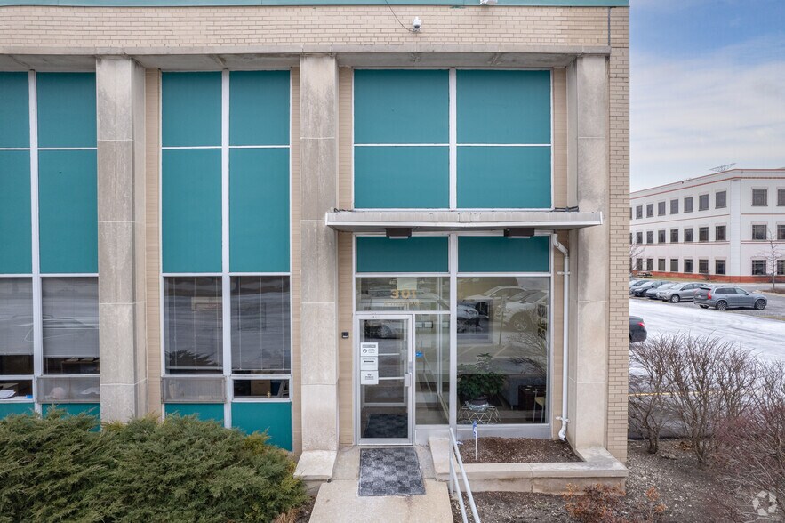 301-363 N Third Ave, Des Plaines, IL à louer - Photo du bâtiment - Image 2 de 7