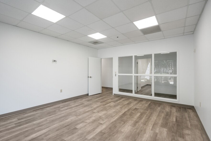 5101 Coosaw Creek Blvd, North Charleston, SC for lease - Building Photo - Image 3 of 9