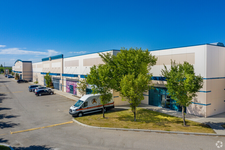 2880 45th Ave SE, Calgary, AB for sale - Primary Photo - Image 1 of 1