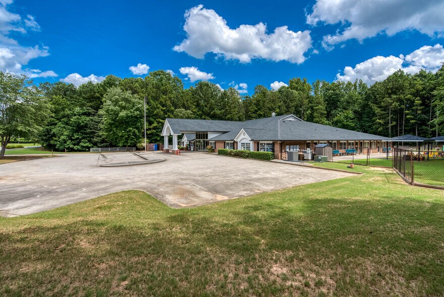 2081 Mesa Valley Way, Austell, GA à vendre - Photo du bâtiment - Image 2 de 127