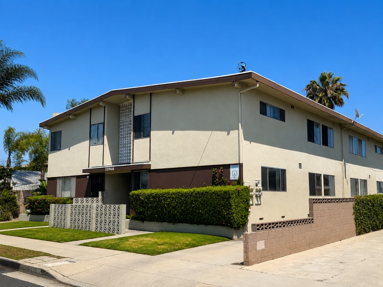 11966 Oxford Ave, Hawthorne, CA à vendre - Photo du bâtiment - Image 2 de 8