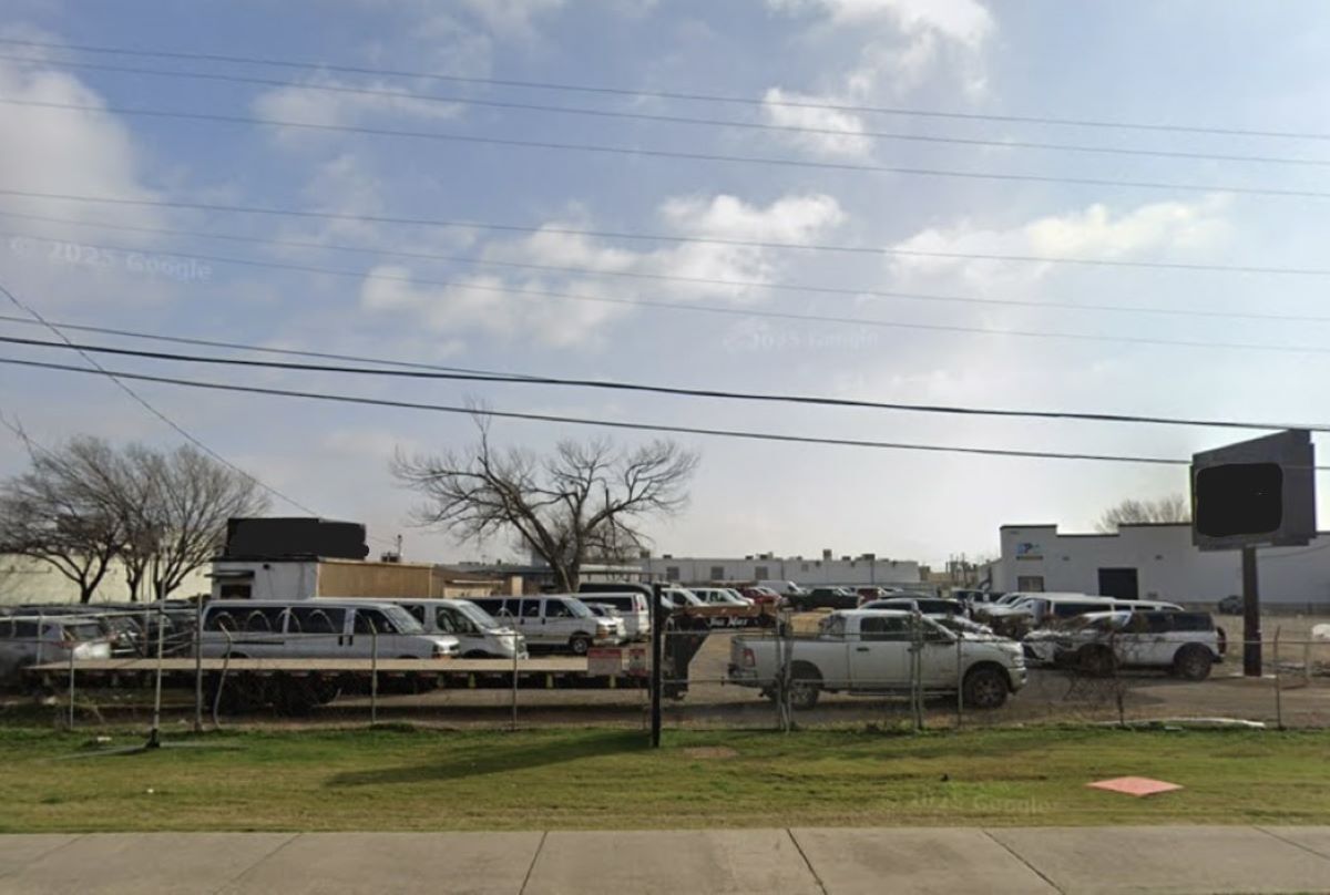 11642 Harry Hines Blvd, Dallas, TX for lease Building Photo- Image 1 of 2