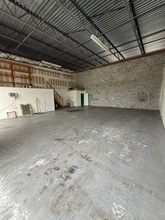 2155 NW Settle Ave, Port Saint Lucie, FL for lease Interior Photo- Image 2 of 4