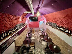 Retail in Madrid, Madrid for lease Interior Photo- Image 2 of 2