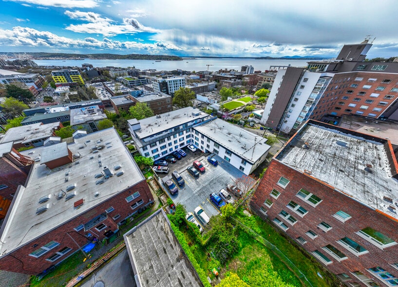 800 Queen Anne Ave N, Seattle, WA à vendre - Photo du bâtiment - Image 3 de 23