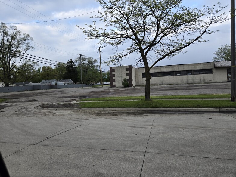 25814 Ecorse Rd, Taylor, MI for sale - Building Photo - Image 3 of 13