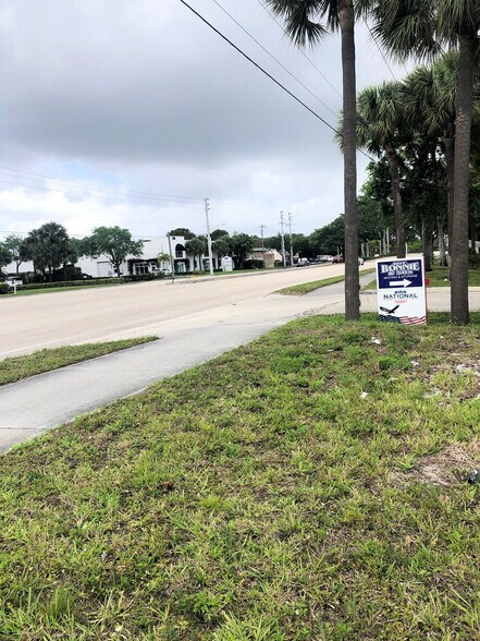 145 N Congress Ave, Delray Beach, FL à louer - Photo du bâtiment - Image 3 de 7