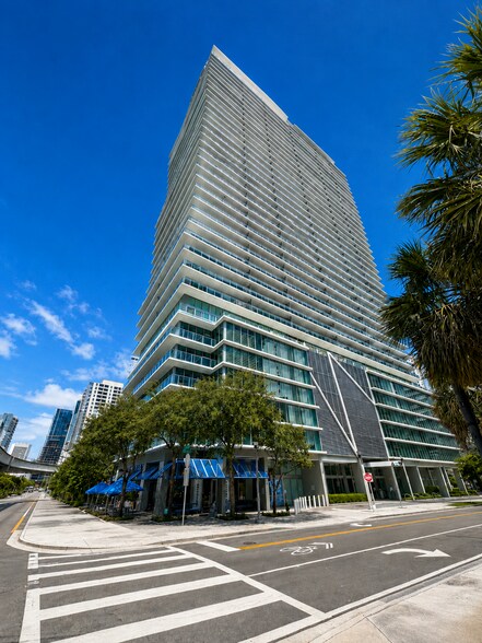 1111 SW 1st Ave, Miami, FL à vendre - Photo du bâtiment - Image 2 de 7