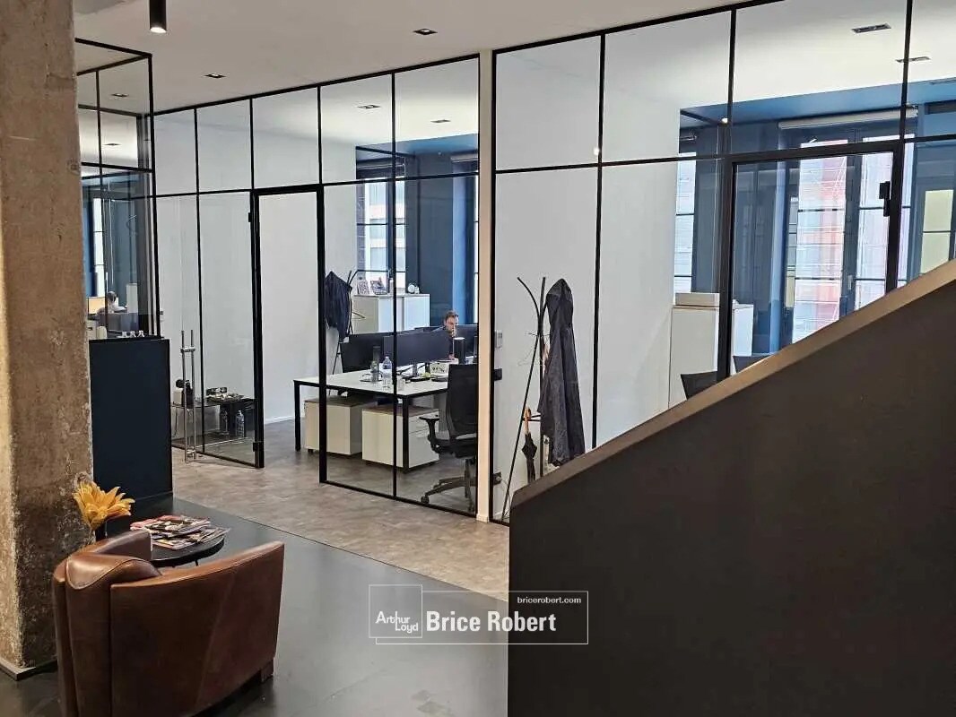 Office in Lyon for sale Interior Photo- Image 1 of 31