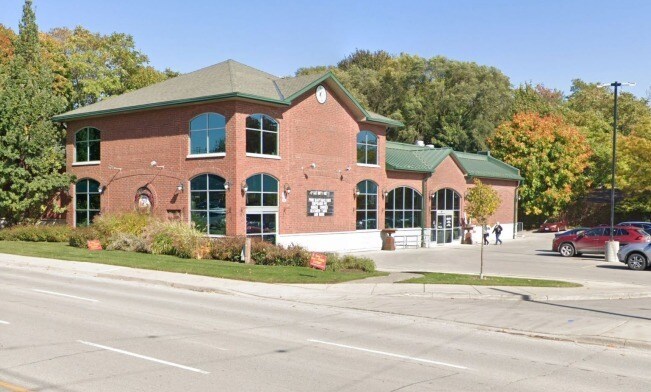 744 Adelaide St N, London, ON à louer - Photo du bâtiment - Image 2 de 3