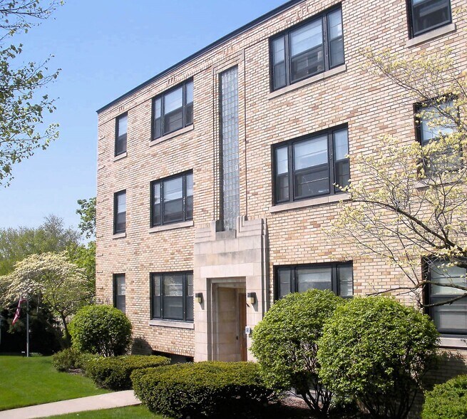 11 Prospect Ave NE, Grand Rapids, MI for sale - Primary Photo - Image 1 of 4