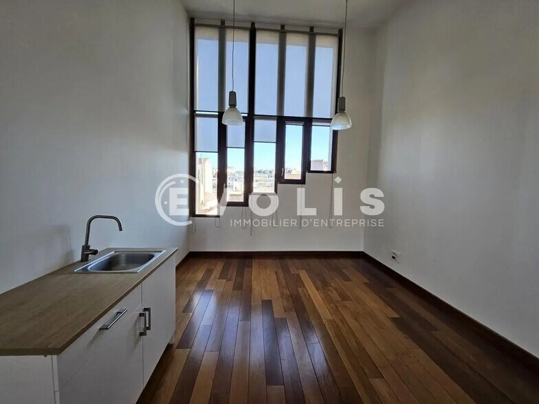 Office in Malakoff for lease - Building Photo - Image 2 of 14