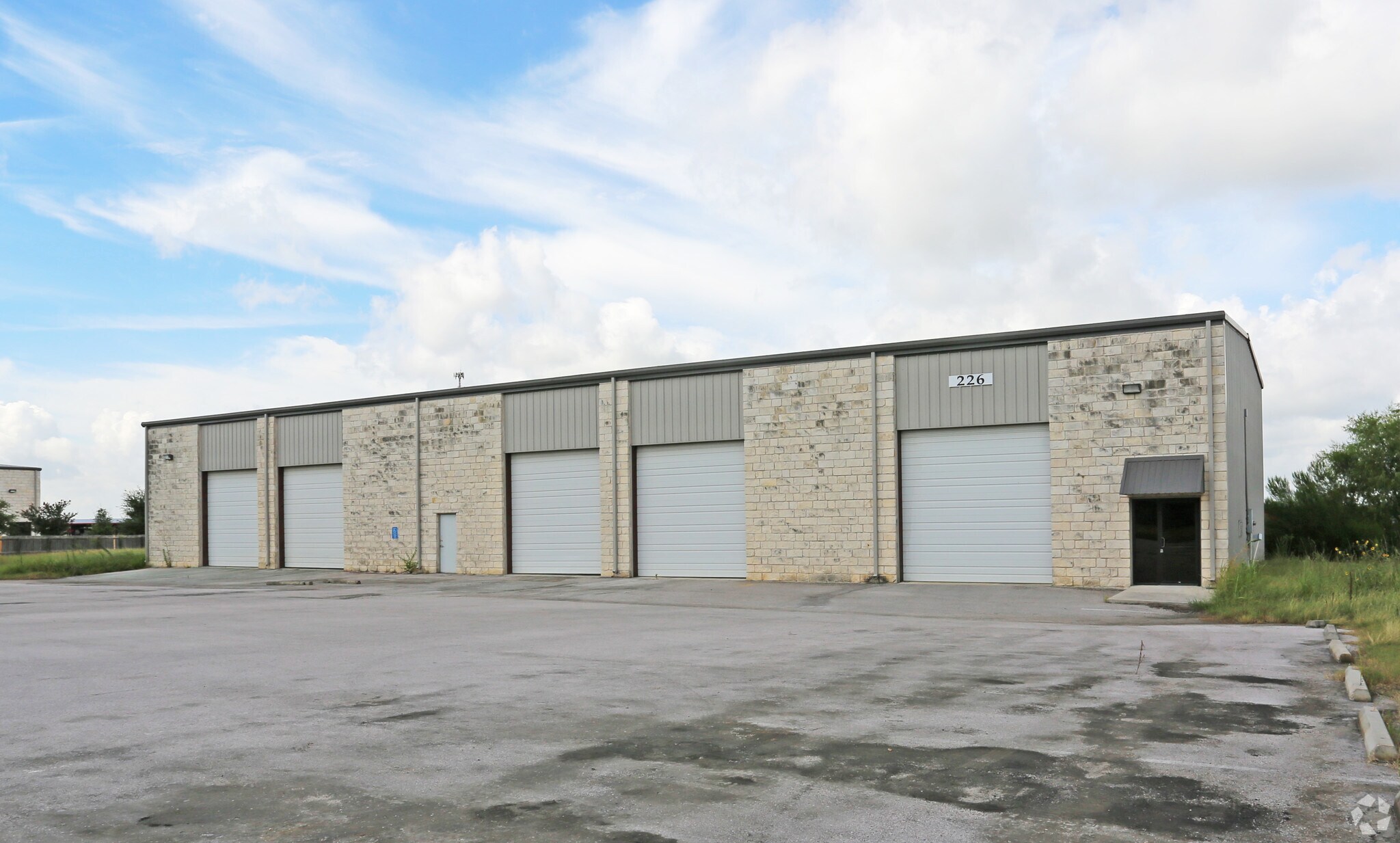 226 Weldon Johnson Way, Kyle, TX for lease Primary Photo- Image 1 of 6