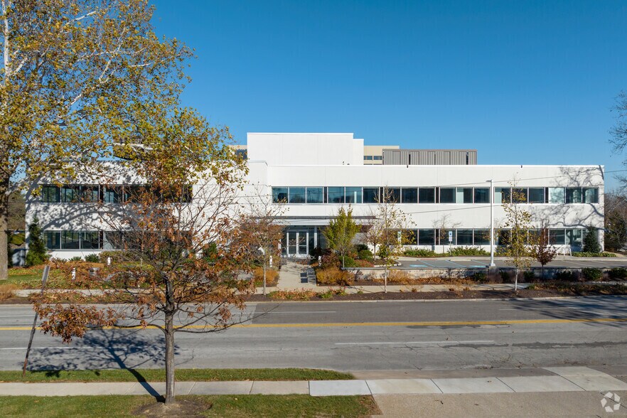 15 Kings Grant Dr, Bala Cynwyd, PA à louer - Photo du bâtiment - Image 3 de 6