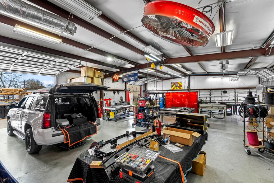 108 Commercial Pl, Schertz, TX for sale - Interior Photo - Image 3 of 17