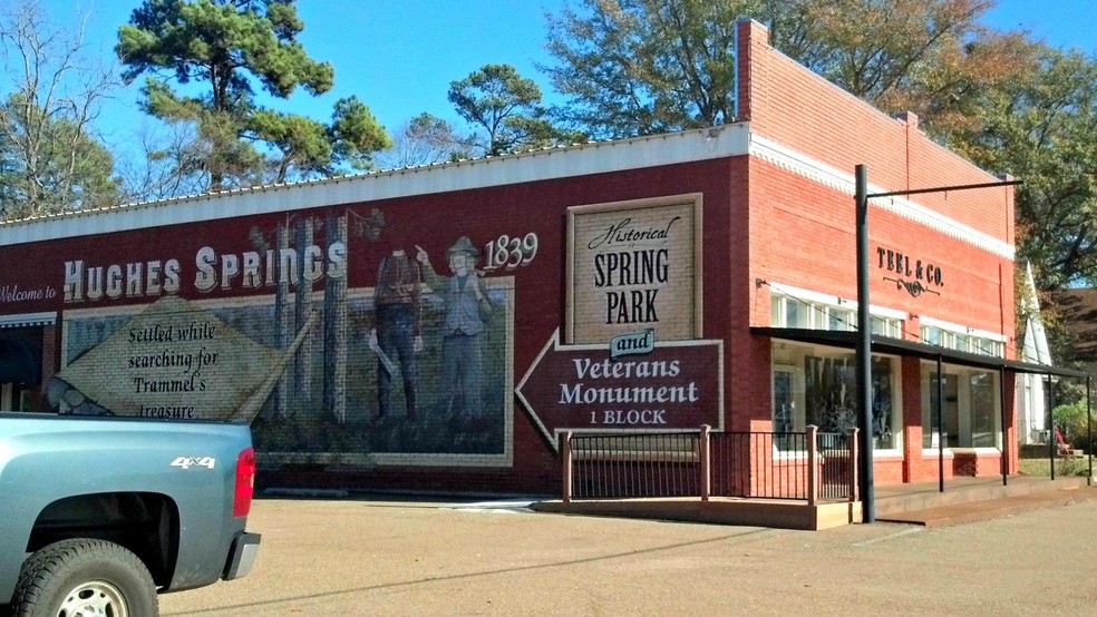 304 E 1st, Hughes Springs, TX for sale - Building Photo - Image 1 of 1