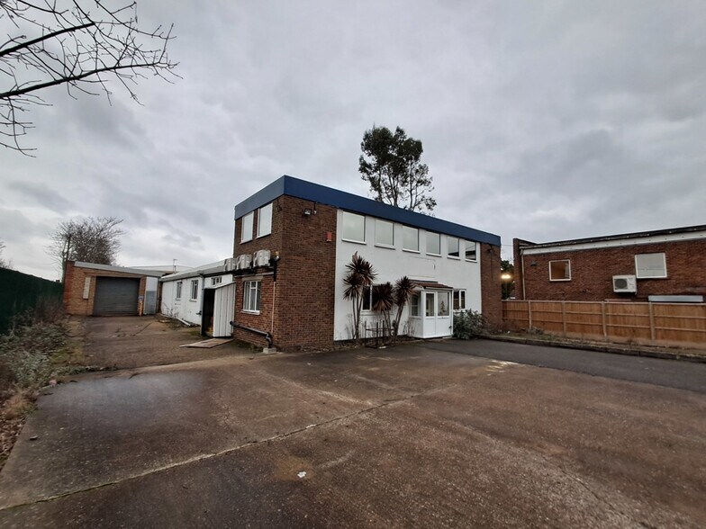Station Approach, Shepperton à louer - Photo du bâtiment - Image 2 de 3