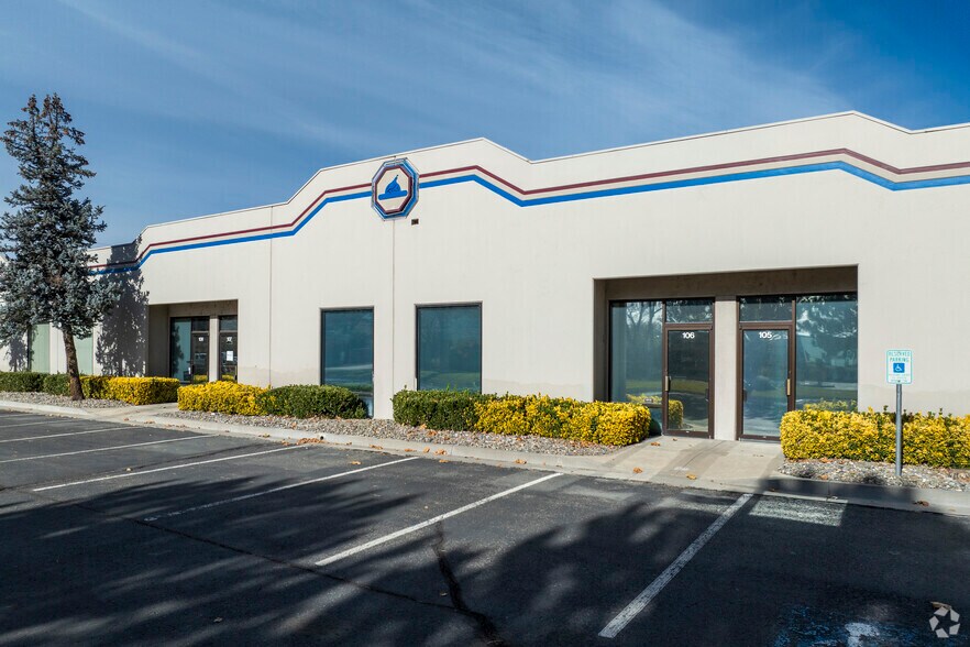 1320 Freeport Blvd, Sparks, NV à louer - Photo du bâtiment - Image 3 de 5