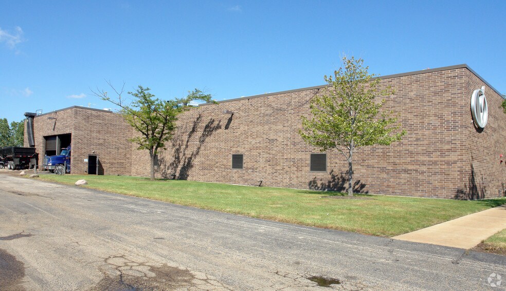 900 S Chaddick Dr, Wheeling, IL à vendre - Photo du bâtiment - Image 2 de 6
