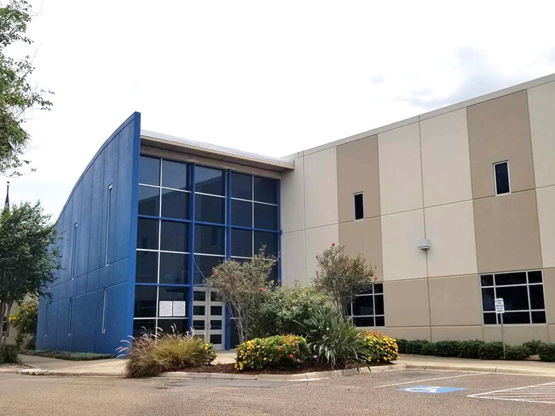 4900 George McVay Dr, McAllen, TX for lease - Building Photo - Image 1 of 1