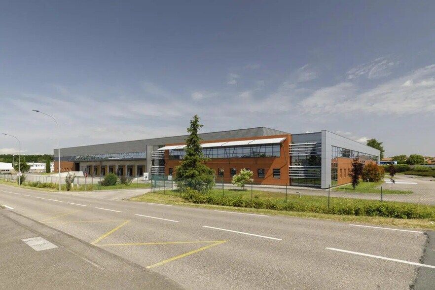 Industriel dans Miribel à louer - Photo du bâtiment - Image 1 de 7