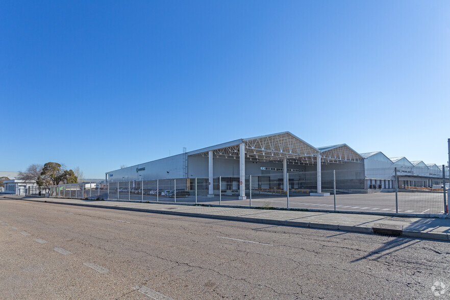 Industrial in Coslada, Madrid for lease - Primary Photo - Image 3 of 9